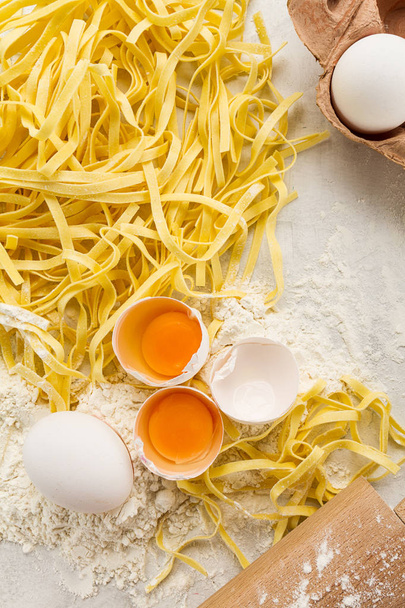Tasty fresh appetizing raw pasta with flour and eggs - Fotoğraf, Görsel