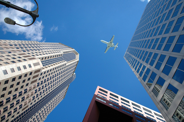 Jet Above Buildings - Zdjęcie, obraz