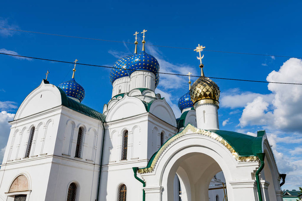 De Epiphany-kathedraal van de 19e eeuw in Oeglitsj, Rusland - Foto, afbeelding