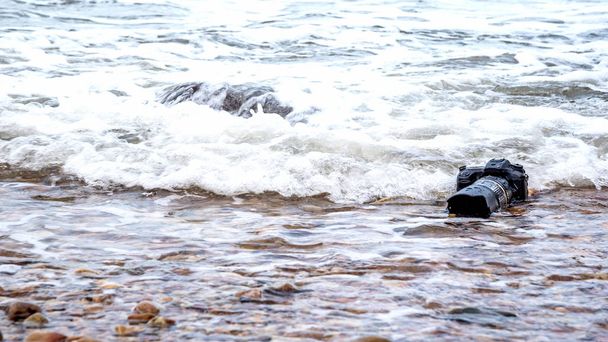 Kamera rannalla se märkä meri aalto
 - Valokuva, kuva