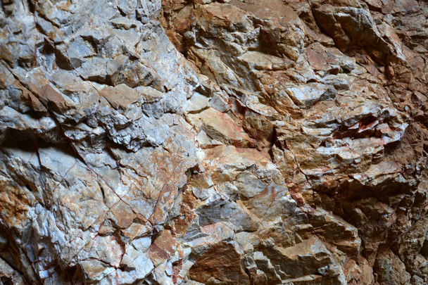 Escalador joven escalada en roca
 - Foto, Imagen