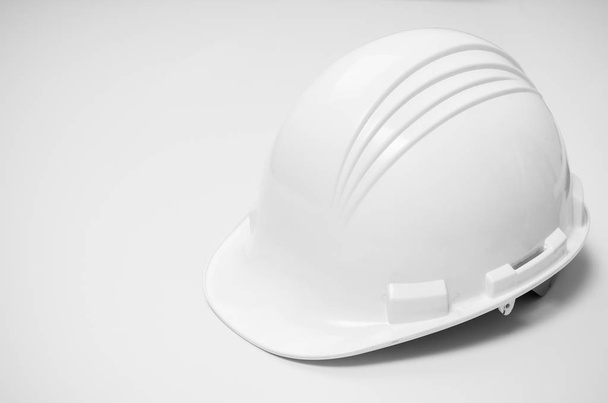 casco blanco de seguridad
  - Foto, Imagen