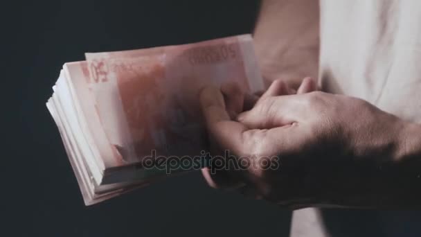 Liczenie banknotów euro. - Materiał filmowy, wideo