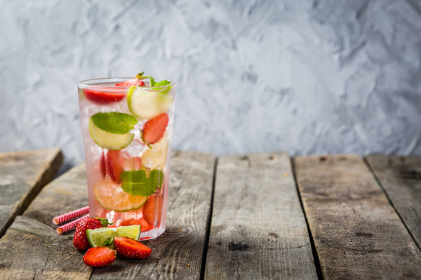 Strawberry mojito on rustic wood background - 写真・画像