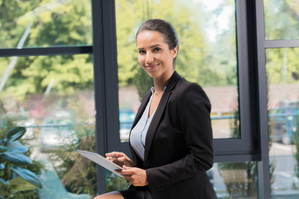 businesswoman using tablet - Photo, Image