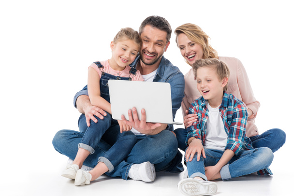 Laptopot használó család  - Fotó, kép