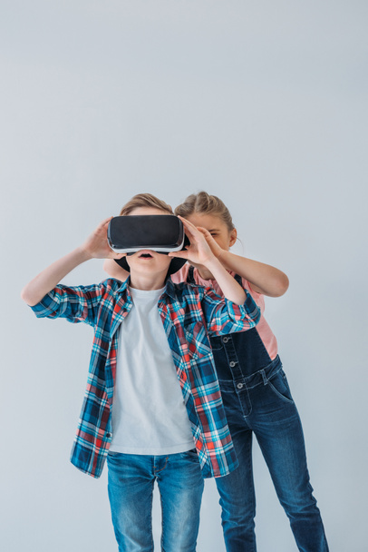 kids using virtual reality headset - Фото, изображение