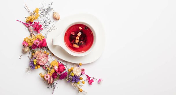  красный фруктовый чай в стиле Юччи
  - Фото, изображение