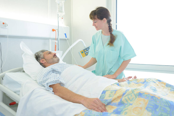 friendship between patient and nurse - Valokuva, kuva