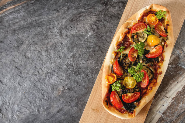 Italian homemade vegetarian pizza. Tomatoes, cheese, zucchini, n - Фото, изображение