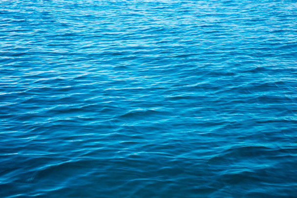 青い海の表面 - 写真・画像