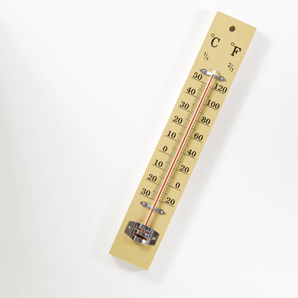 Puinen lämpömittarin asteikko
  - Valokuva, kuva