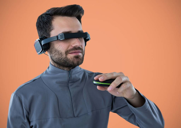 Homem em fone de ouvido de realidade virtual
 - Foto, Imagem