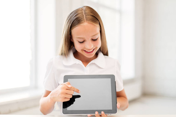 smiling student girl with tablet pc computer - Foto, immagini