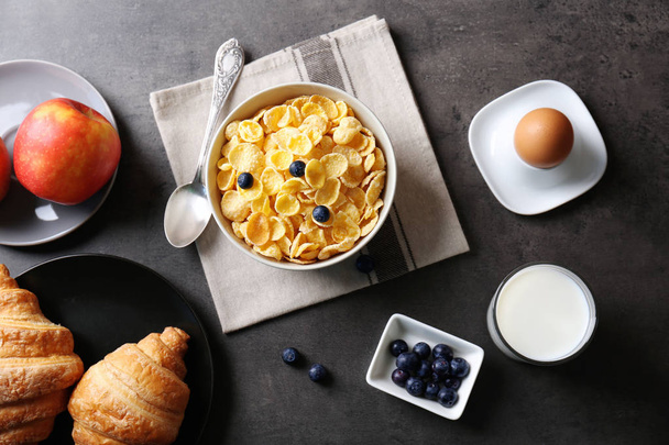 Café da manhã saudável com flocos de milho
 - Foto, Imagem