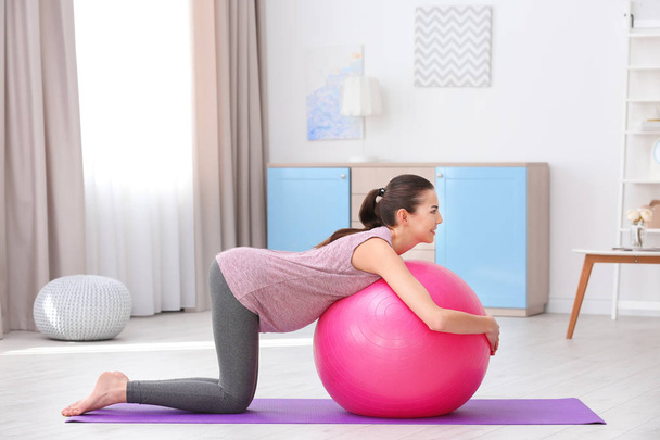pregnant woman doing exercise - Фото, зображення
