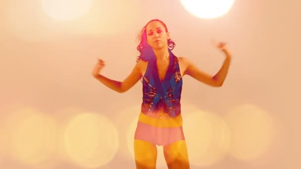 Seksowny gogo tancerz - Materiał filmowy, wideo