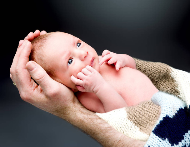 Egy négy hónapos csecsemő portréja - Fotó, kép