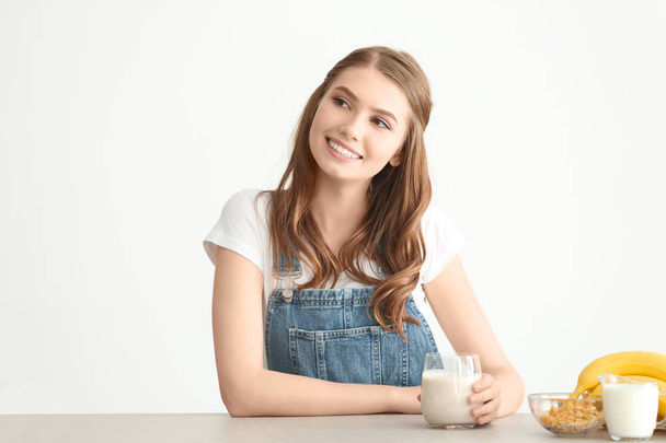 young woman with healthy delicious smoothie - Φωτογραφία, εικόνα
