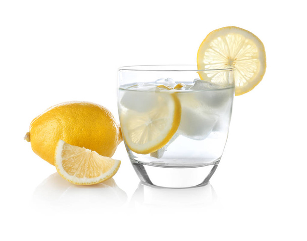 Glass of cold lemon water with ice - Foto, Imagem