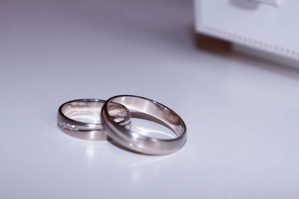 snubní prsteny izolované na bílém - Fotografie, Obrázek