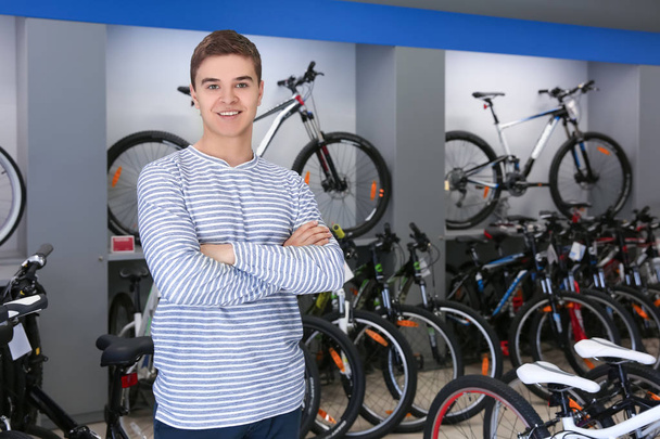 young man in bicycle shop - Φωτογραφία, εικόνα