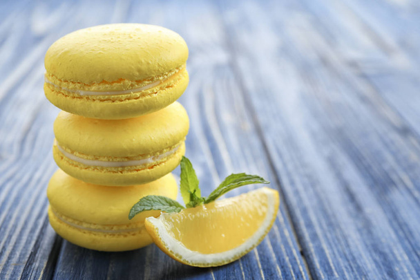 Tasty lemon macarons  - Foto, afbeelding