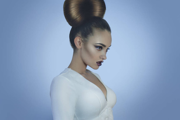 Glamour young lady with creative hairstyle and make up - Фото, зображення
