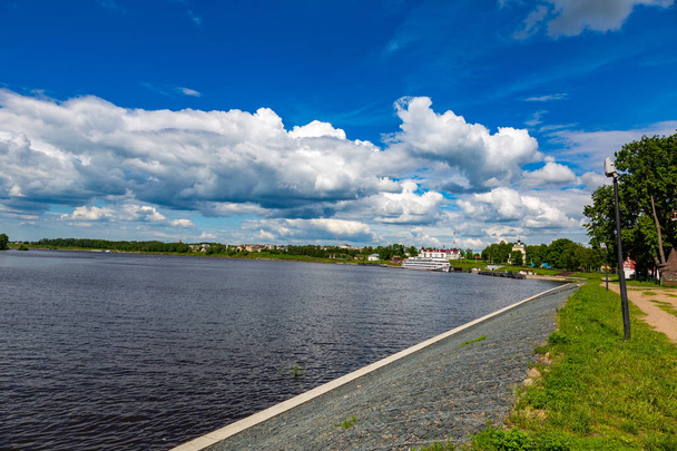 O grande rio russo Volga
 - Foto, Imagem