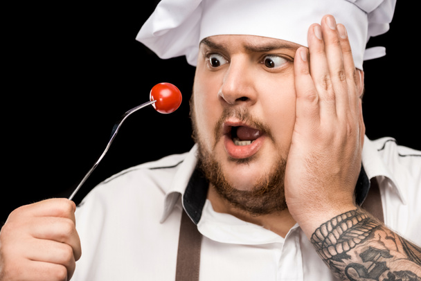 Chef tenant tomate à la fourchette
  - Photo, image