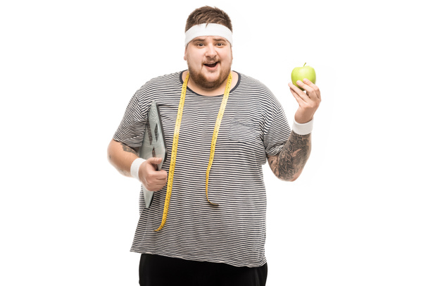 hombre sosteniendo escamas corporales y manzana
 - Foto, Imagen