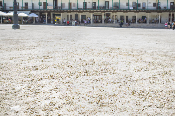 Dettaglio in sabbia della piazza principale della città di Chinchon, Spagna
 - Foto, immagini
