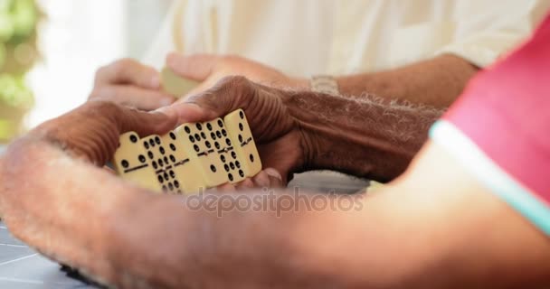 19 Senior Latino Man Playing Domino With Old Friends - Séquence, vidéo