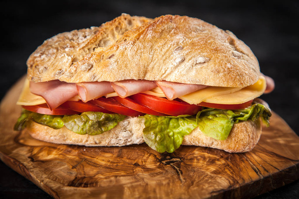 おいしいチャバタ サンドイッチ - 写真・画像