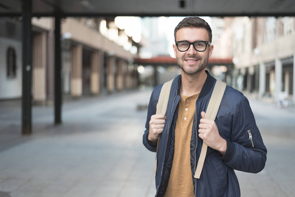 student man with backpack smiling  - Foto, imagen