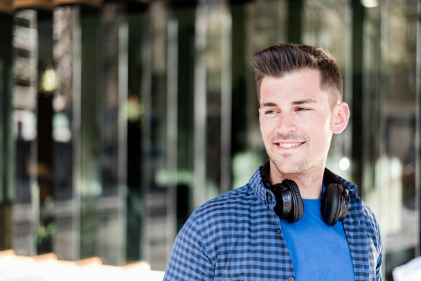 Man close up with headphones smiling - Fotoğraf, Görsel