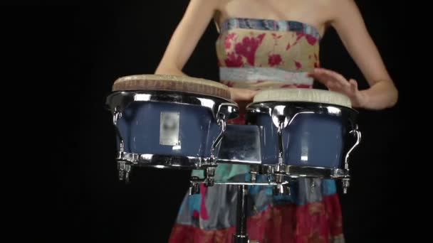 Una baterista de percusión femenina
 - Metraje, vídeo