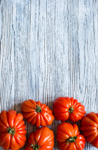 Ox heart tomatoes, on rustic wood background, free space for tex - Zdjęcie, obraz