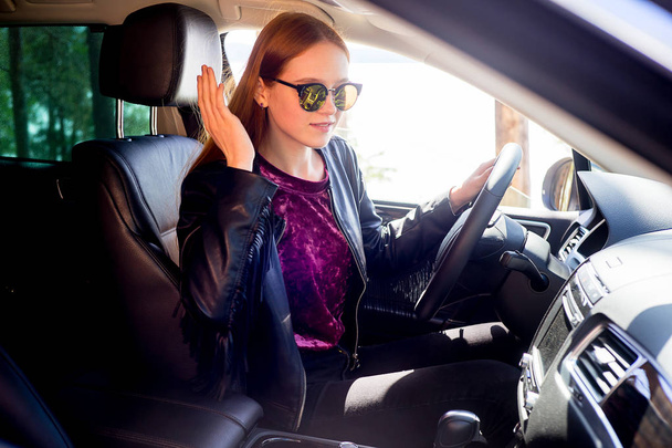 Girl driving a car - Фото, зображення