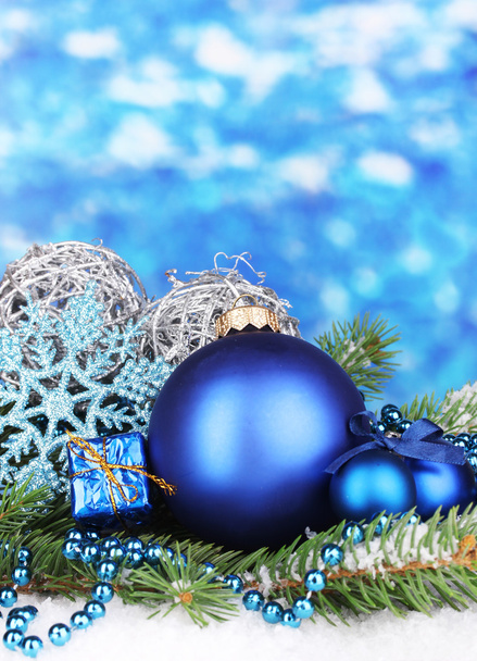 Mavi arka planda Noel süslemesi - Fotoğraf, Görsel