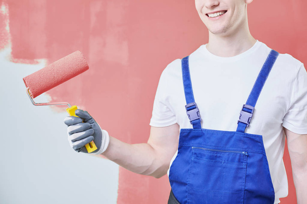 House painter wearing working clothes - Foto, afbeelding
