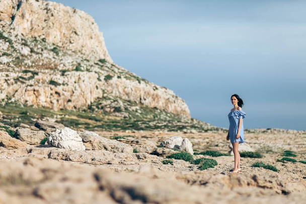 woman walking on rocky desert - Fotoğraf, Görsel