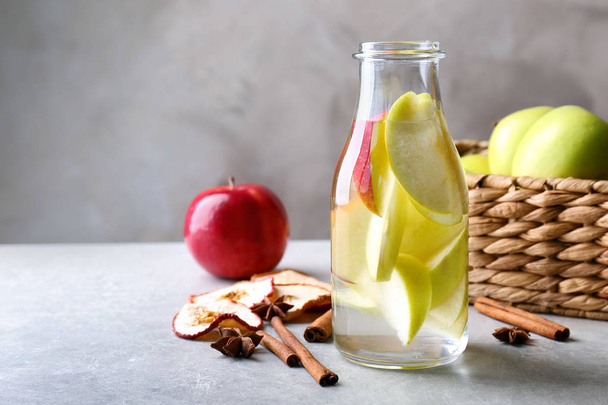 apple water and cinnamon - Fotografie, Obrázek