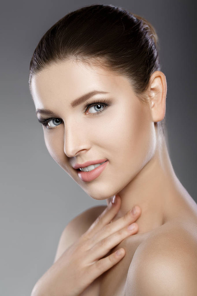beautiful face of woman with blue eyes and clean fresh skin. Spa portrait - Foto, immagini