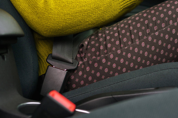 Autó biztonsági öv rögzítő ülve belül veh nő - Fotó, kép