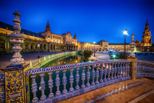 Sevilla, Spanyolország: A Plaza de Espana, Spanyolország-tér - Fotó, kép