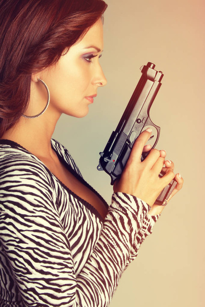 Beautiful Gun Woman - Zdjęcie, obraz