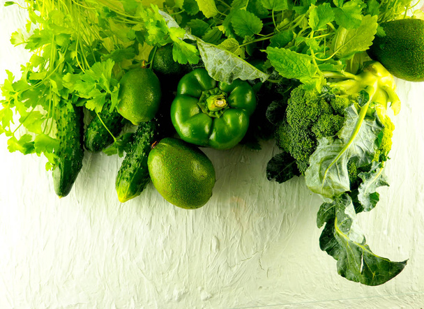 collection de fruits et légumes verts sur fond blanc
 - Photo, image
