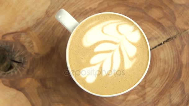 Το top view Κύπελλο latte. - Πλάνα, βίντεο