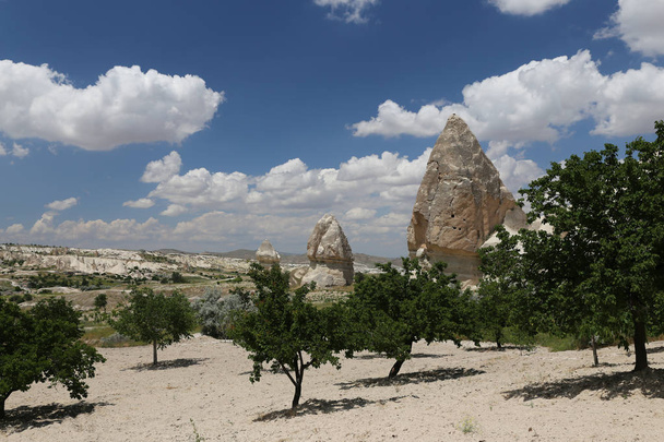 Formações rochosas em Swords Valley, Capadócia
 - Foto, Imagem